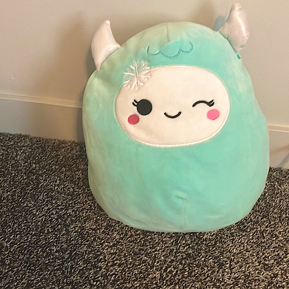 Light blue Eddie squish, mellow with snowflake in corner of face